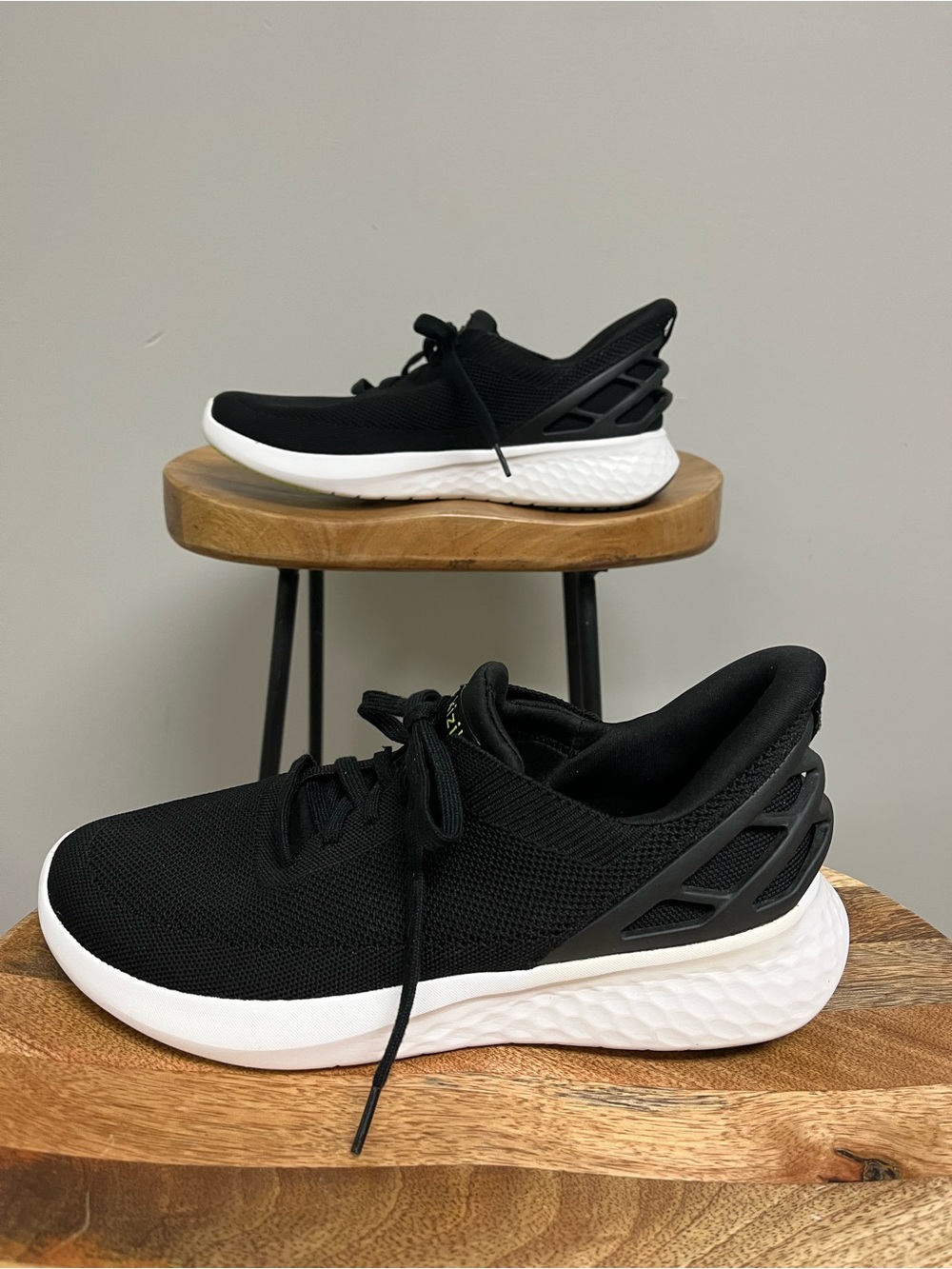 Kizik Athens Black Hands-Free Sneakers - Men’s Size 9, Women’s Size 10.5 - Picture 2 of 9